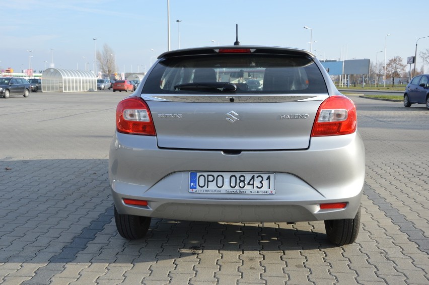 Suzuki baleno – przestronny hatchback z małymi silnikami