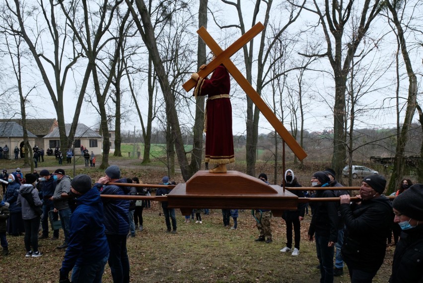 Droga krzyżowa na Górze św. Anny. To tutaj bije serce...