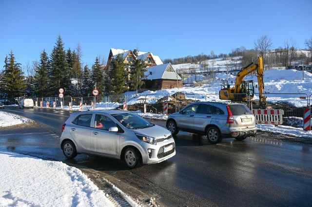 Na Spyrkówce w Zakopanem - mimo zimy - prowadzone są prace przygotowawcze do budowy ronda
