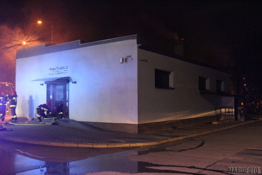 Cztery zastępy strażaków gasiły pożar salonu fryzjerskiego...