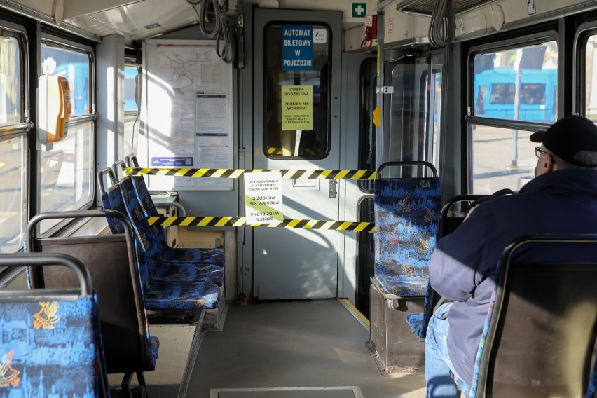 W krakowskich tramwajach i autobusach kontakt pasażerów i...