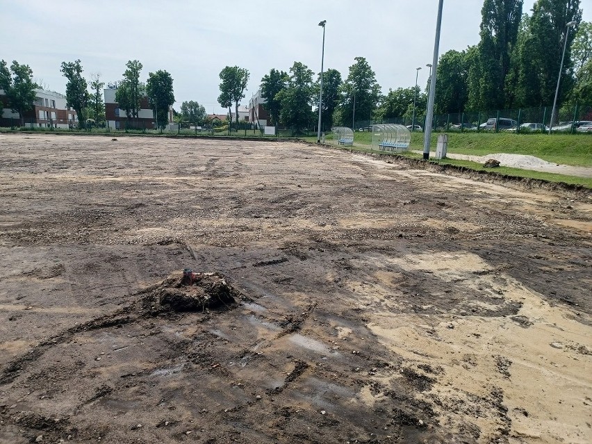 Kolejne boisko w Szczecinie przechodzi modernizację. Obiekt na Nehringa pięknieje dzięki SBO