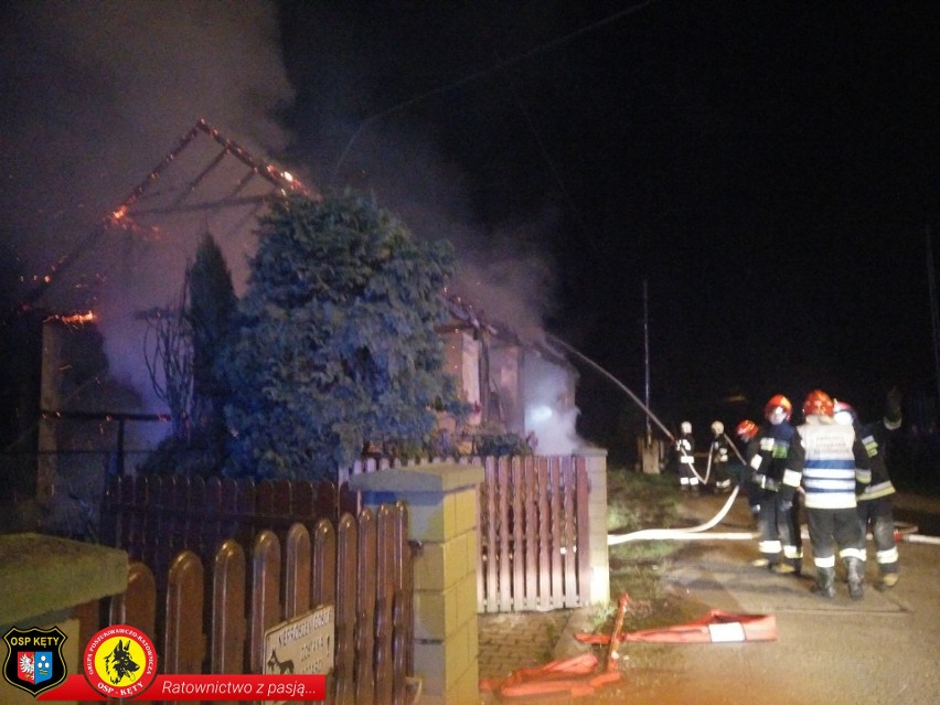 Bielany. 30 strażaków gasiło pożar stodoły