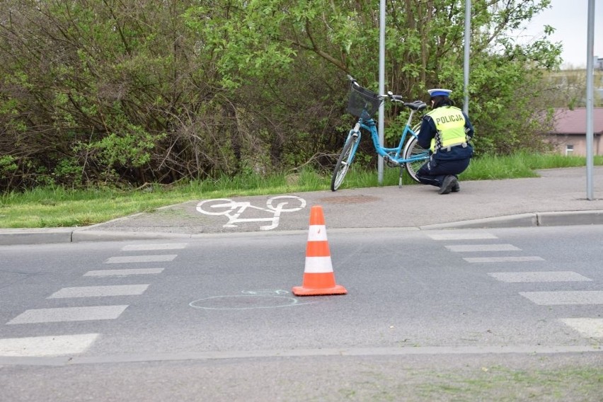 Wypadek rowerzystki na zjeździe z wiaduktu Dąbrowskiego