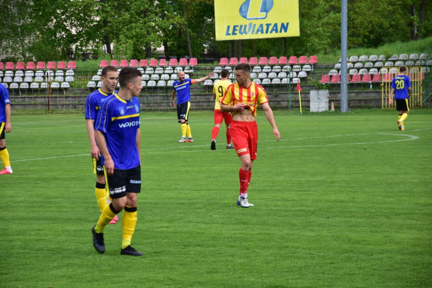 3 liga. Tylko remis Korony II Kielce z Podhalem Nowy Targ. Goście kończyli mecz w dziewiątkę [ZDJĘCIA Z GRY I KIBICÓW]