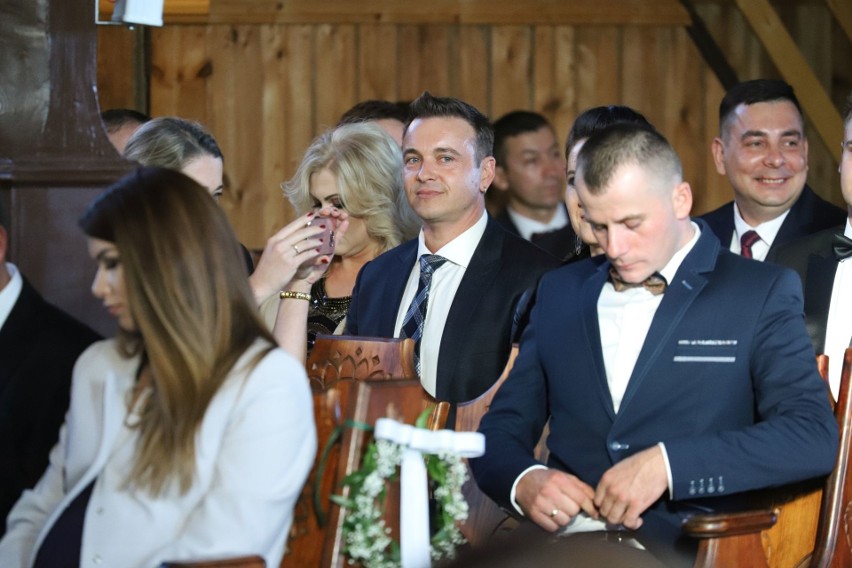 Ślub Daniela Martyniuka i Eweliny Golczyńskiej. Na uroczystości pojawiły się tłumy ludzi. Nie zabrakło gwiazd disco polo [ZDJĘCIA]