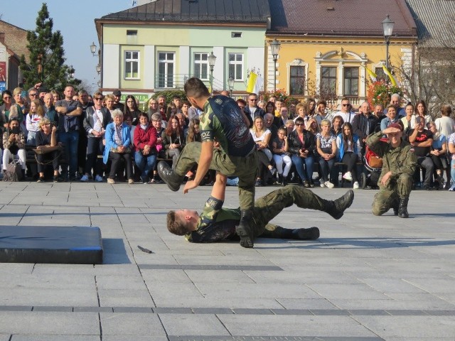 Klasy wojskowe ZDZ zaprezentowały się na pl. Jana Pawła II w Wadowicach