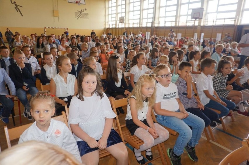 Uczniowie z Ostrowca Świętokrzyskiego zakończyli rok szkolny                
