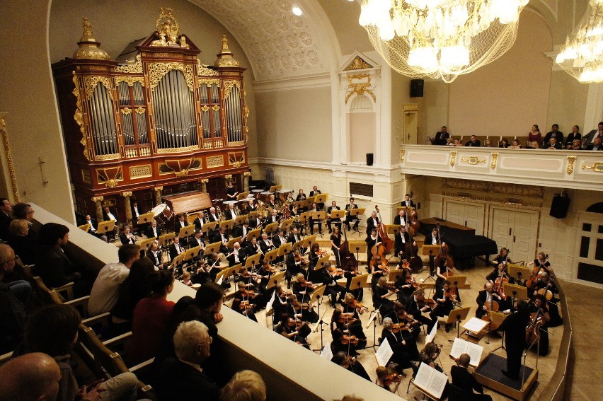 Filharmonicy Poznańscy wykonali w piątek "Pierścień bez...