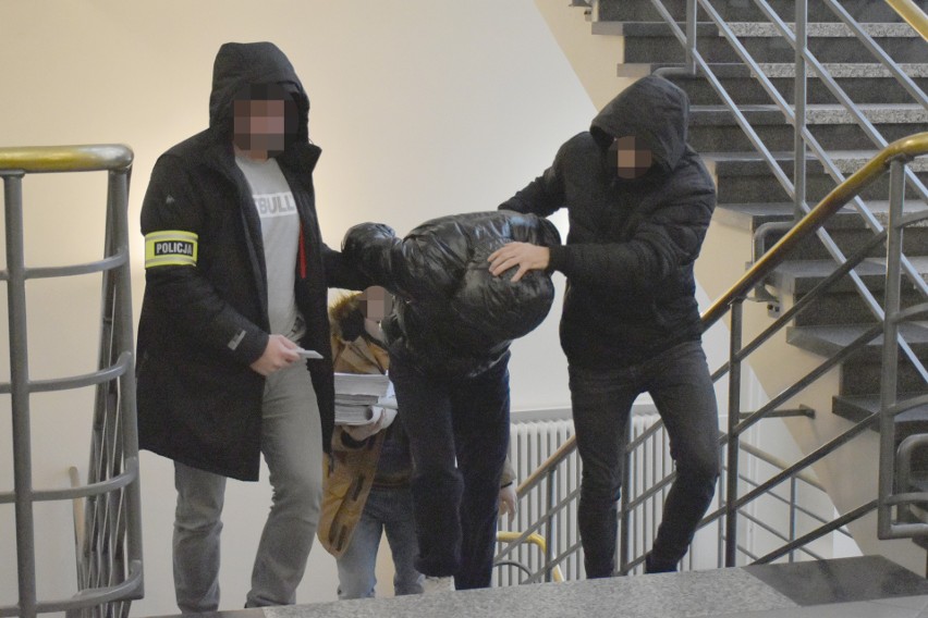 Areszt dla Krystiana B. podejrzanego o serię podpaleń aut w Słupsku