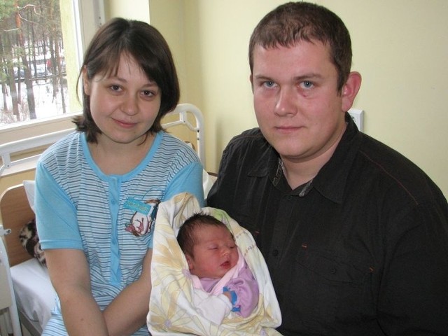 Wiktoria Kowalewska urodziła się w czwartek, 19 stycznia. Ważyła 3450 g i mierzyła 59 cm. Jest pierwszym dzieckiem Moniki i Radosława z Chmielewa