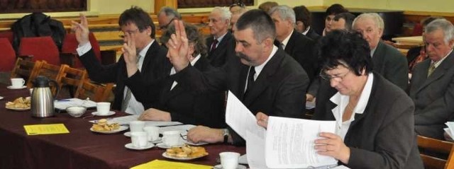 Radni gminy Gorzyce dopiero na następnej sesji Rady Gminy podejmą decyzję, jaką podwyżkę dostanie wójt Marian Grzegorzek.