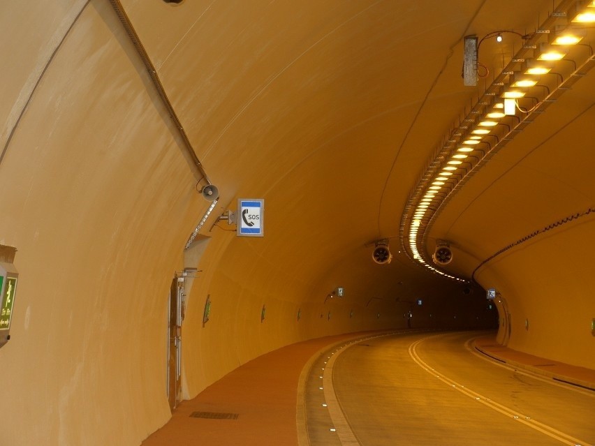 Śląskie. Tunel w Lalikach w ciągu drogi S1 już otwarty