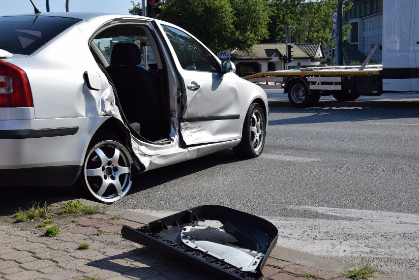 Wypadek na skrzyżowaniu Sobieskiego i Rataja w Skierniewicach [ZDJĘCIA]