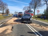 Wypadek na drodze krajowej 12 w Prymusowej Woli. Po zderzeniu dwóch samochodów droga jest zablokowana ZDJĘCIA