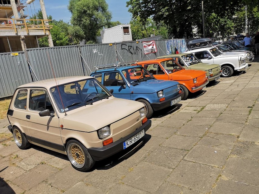 Mały, niewygodny, wolny, a zmotoryzował Polaków – Fiat 126p w naszym obiektywie [ZDJĘCIA]