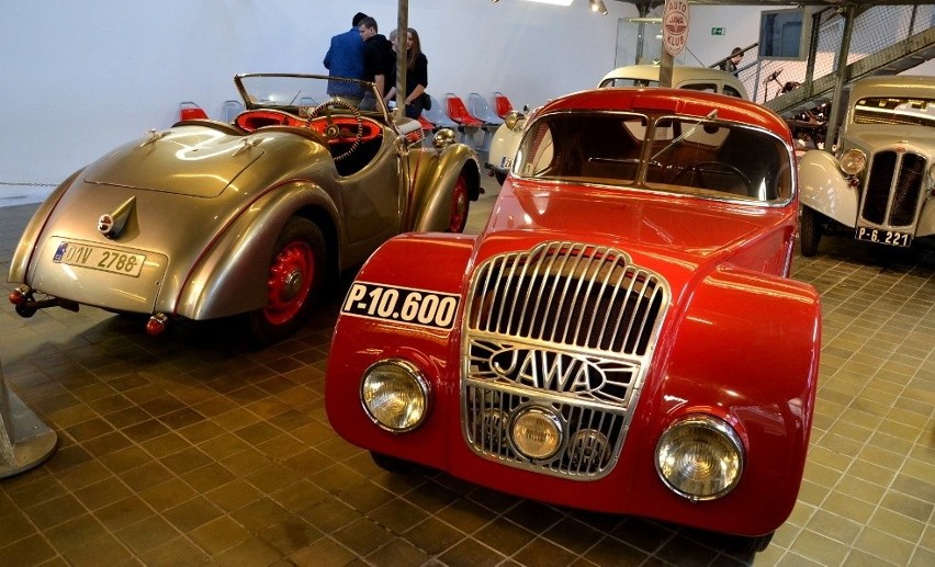 Ekspozycja samochodów Jawa w praskim Muzeum Techniki. Na...