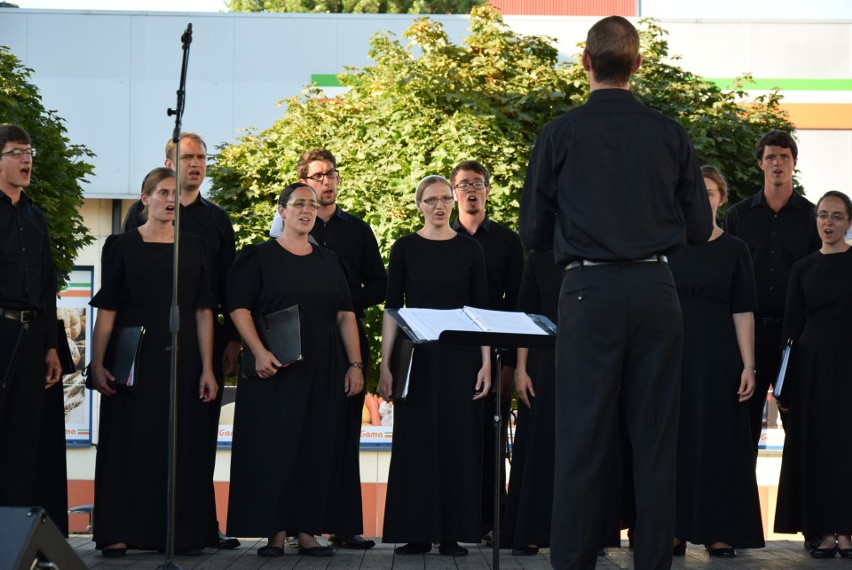 Koncert chóru mennonitów na scenie przy Kupcu [ZDJĘCIA]