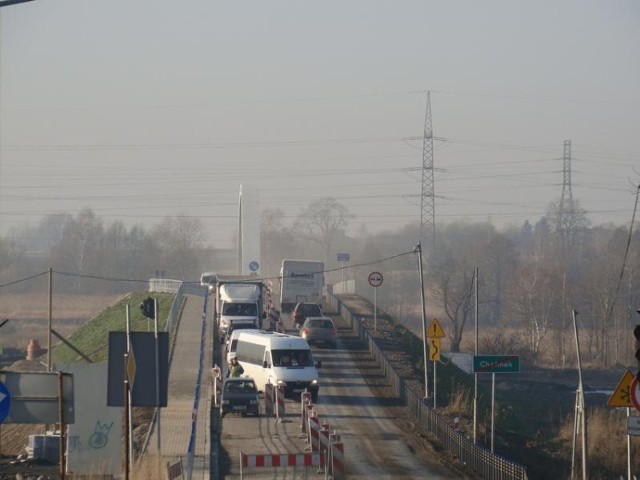 Nowa przeprawa nad Przemszą jest już wprawdzie gotowa, ale kierowcy muszą spodziewać się utrudnień na dojeździe do mostu.