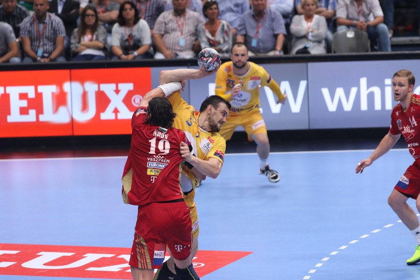 Vive Tauron Kielce po horrorze wygrał z Veszprem i zwyciężył w Lidze Mistrzów