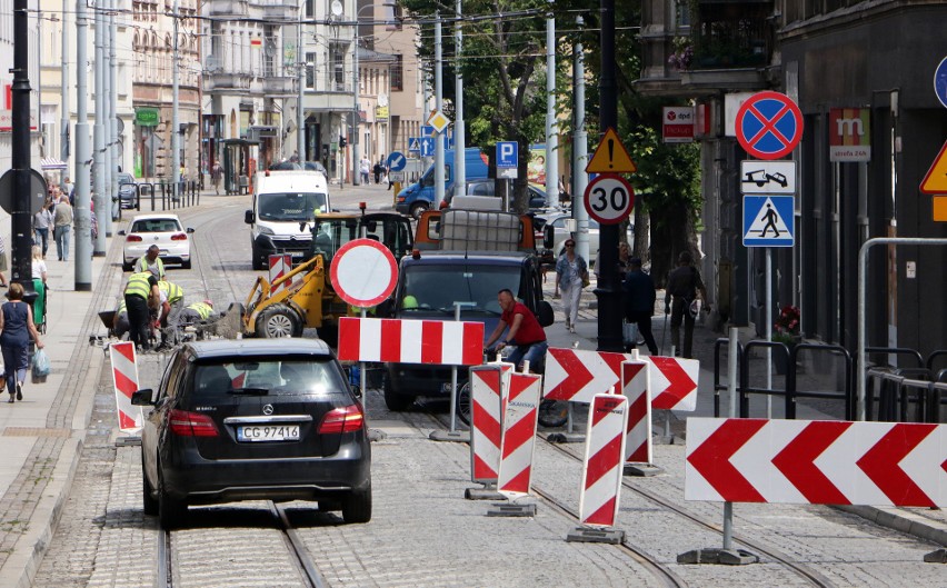 Pracownicy Przedsiębiorstwa Budowy Dróg i Mostów ze Świecia...