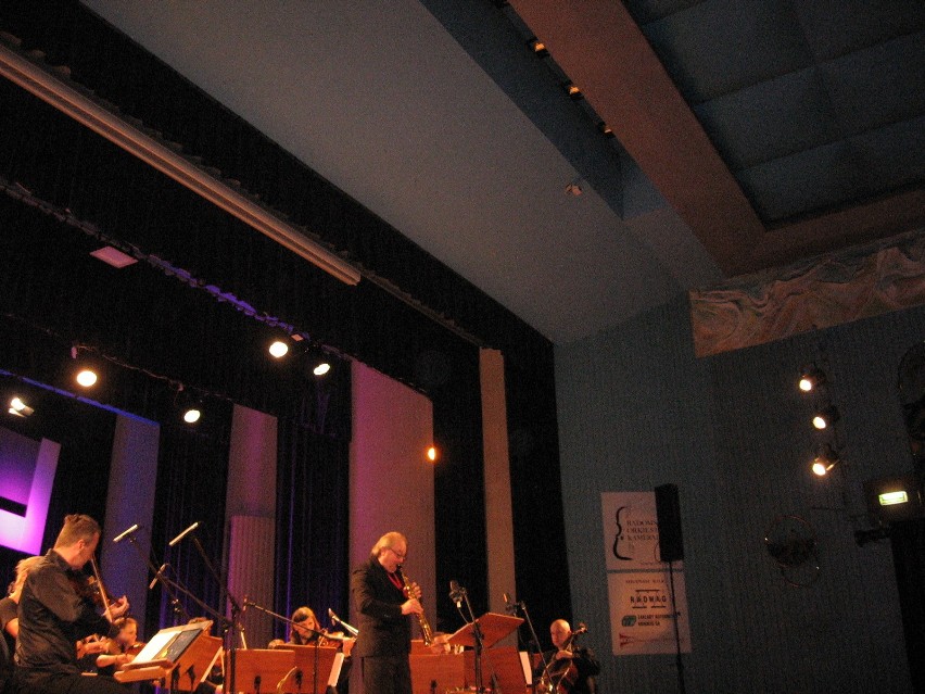 Radomska Orkiestra Kameralna zaprosiła na koncert "Piąty element - saksofon". W roli głównej wystąpił genialny Cezariusz Gadzina