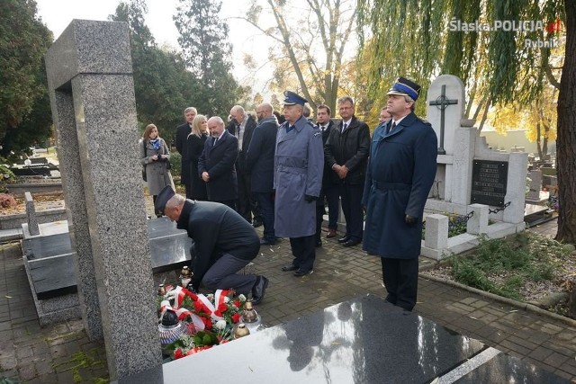 Rybnik: Służby na cmentarzu. Uczcili pamięć poległych żołnierzy