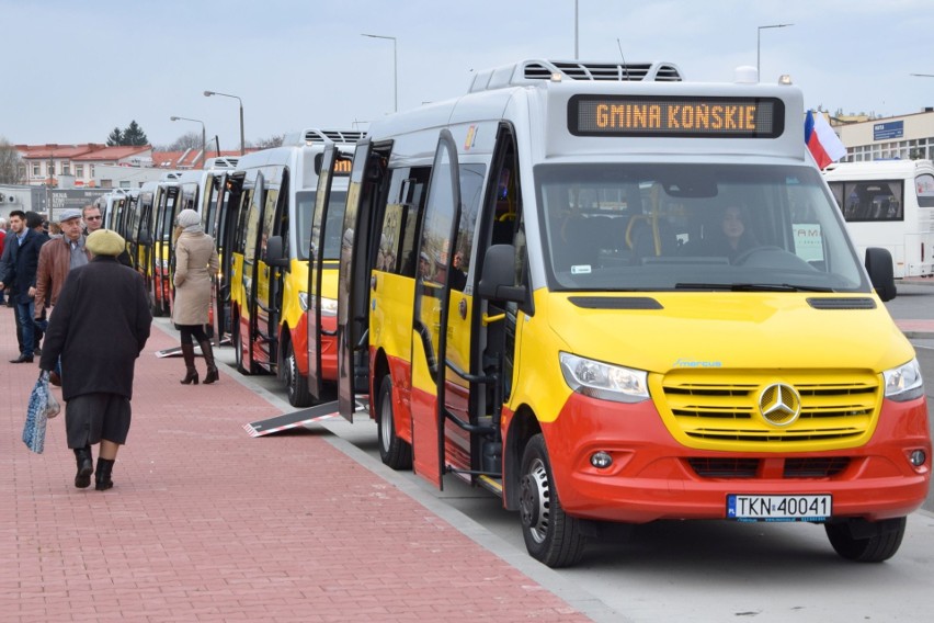 W Końskich rusza komunikacja gminna. Pokazano nowe, piękne autobusy i urządzono... jazdę na gapę [WIDEO, ZDJĘCIA]