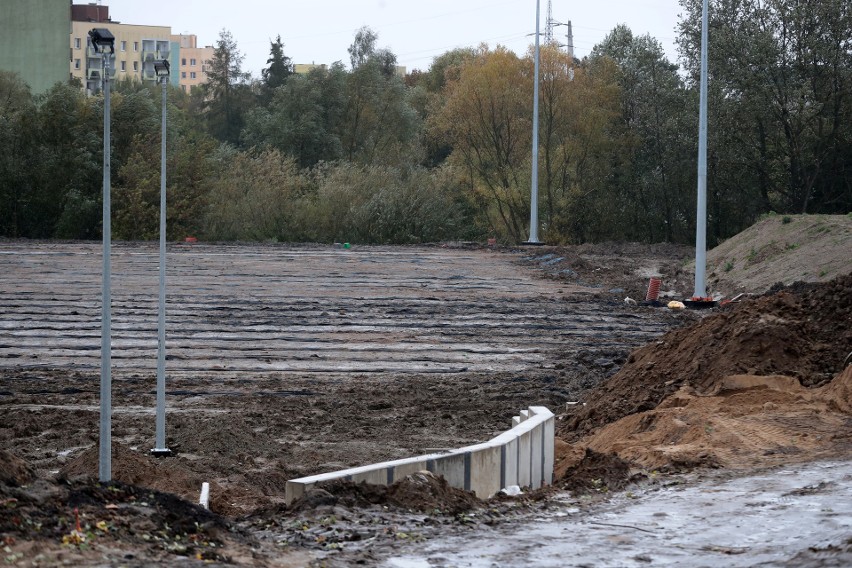 Stadion przy ul. Bandurskiego w Szczecinie rośnie, ale będzie miał opóźnienie w budowie. Zobacz ZDJĘCIA