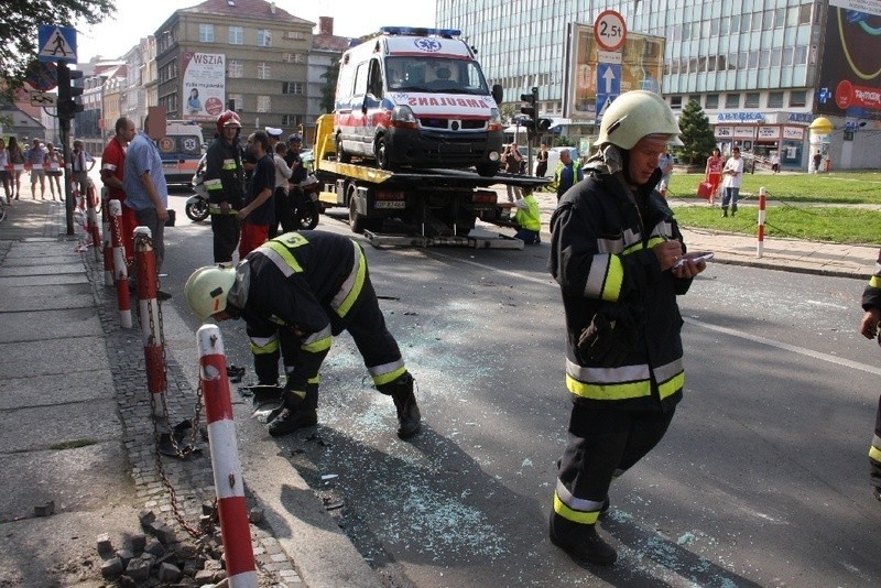 Zderzenie karetki w centrum Opola