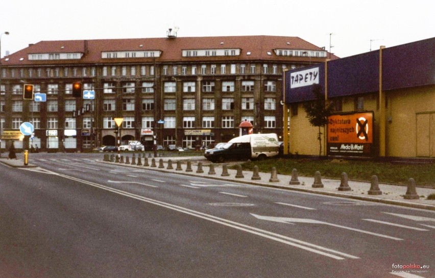 Wrocław z roku 2000 nie wydaje się wcale aż tak odległy,...