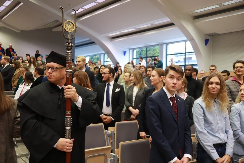 Uroczysta inauguracja nowego roku akademickiego na Uniwersytecie Łódzkim. Studenci od jutra ruszają na zajęcia!