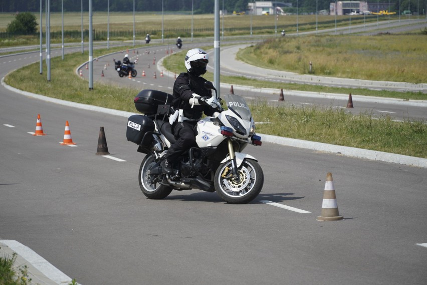 Szkolenie policyjnych kierowców motocyklów. Funkcjonariusze pokazali co potrafią [ZDJĘCIA, WIDEO]