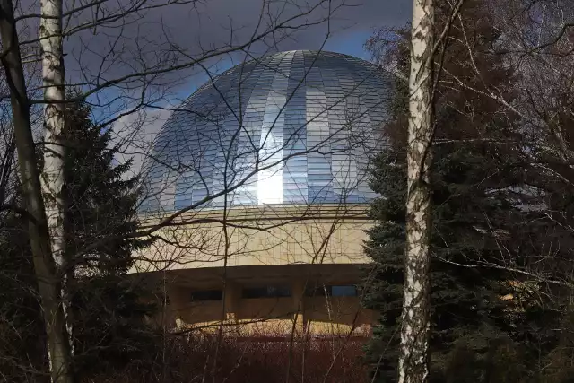 Planetarium Śląskie. Lśniąca kopuła robi wrażenie.Zobacz kolejne zdjęcia. Przesuwaj zdjęcia w prawo - naciśnij strzałkę lub przycisk NASTĘPNE
