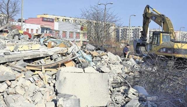 Na budowie tramwaju do Fordonu aż furczy. Ale nie milkną głosy krytykujące przebieg i rozwiązania trasy