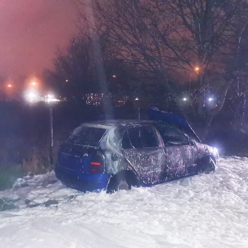 Na ul. Połczyńskiej w Koszalinie spłonął samochód. Wstępnie...