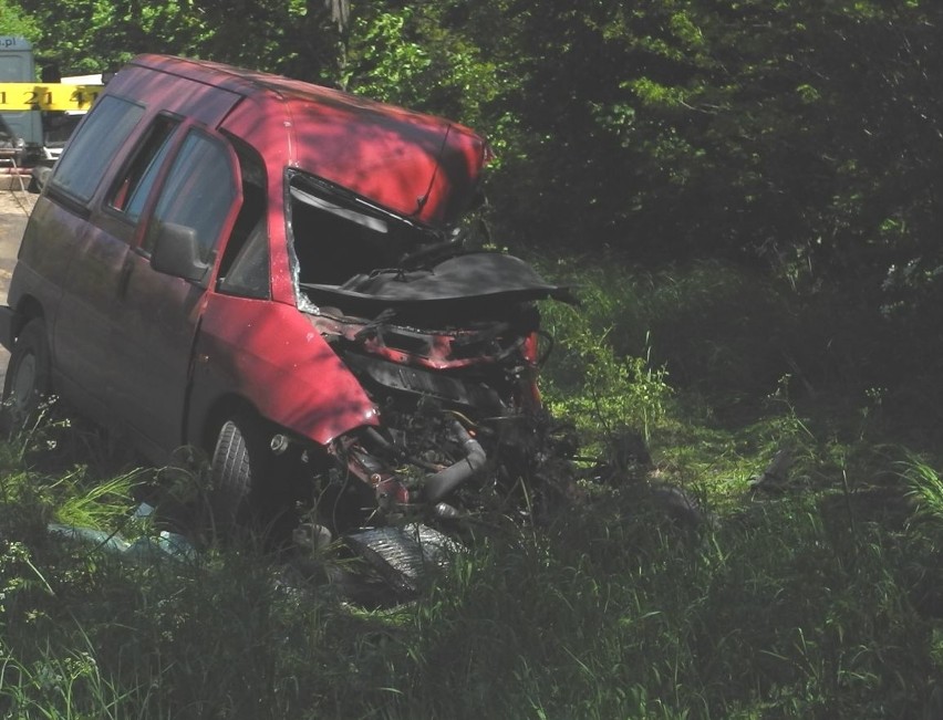 Wypadek koło Grabowa - auto zderzyło się z betoniarką