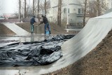 Skatepark już tylko o mały krok od otwarcia. Dlaczego miłośnicy sportów ekstremalnych musieli czekać trzy lata na obiekt na Rusałce? 