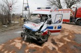 Wypadek karetki w Luszkowie na drodze krajowej nr 5. Dwie osoby trafiły do szpitala. To nie była wina kierowcy karetki