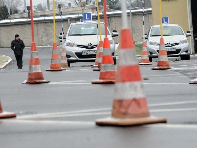 Egzamin na placu manewrowym okazuje się za trudny dla jednej trzeciej zdających