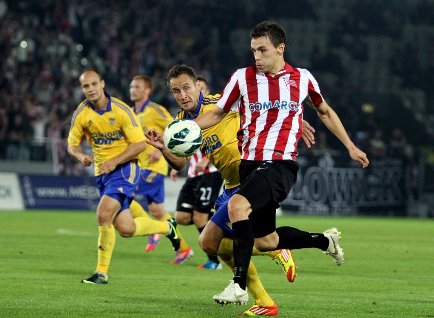 Grał w Cracovii sezonach 2012/2013 (I liga) oraz 2013/2014...