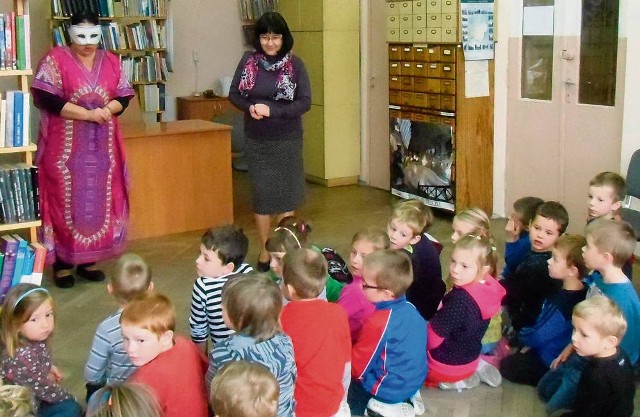 Literacki spektakl w gdowskiej bibliotece