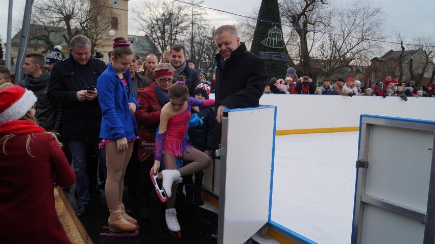 Kłobuck: Tłumy na otwarciu lodowiska i uruchomienia...