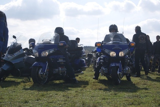 Zakończenie sezonu motocyklowego w DębowcuKolejne spotkanie motocyklistów w tym miejscu planowane jest na 28 kwietnia 2013 roku. Organizatorzy zakończenia Zlotu Motocyklowego w Dębowcu, to ks. Roman Grądalski, Katarzyna Oparowska i Józef Biernacki.