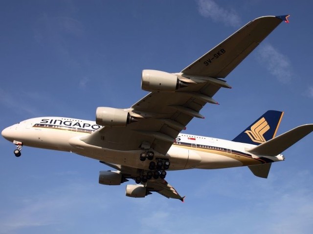 W barwach Singapore Airlines aktualnie lata już 19 olbrzymich samolotów A380.