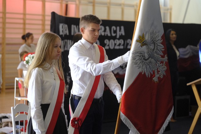 Blisko 30 tys. dzieci, w tym ponad 4,5 tys. przedszkolaków rozpoczęło dziś (01.09) rok szkolny 2022/2023 w Toruniu. Miejska inauguracja odbyła się w SP 28 o godz. 10.00. My też tam byliśmy! Zobaczcie, jak było! >>>>>