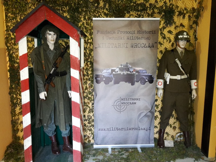 Mundury polskich żołnierzy na wystawie we Wrocławiu (ZDJĘCIA)