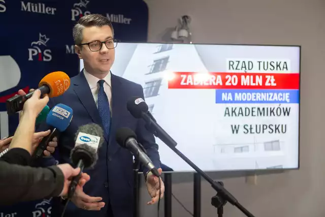 Konferencja prasowa posła Piotra Müllera.