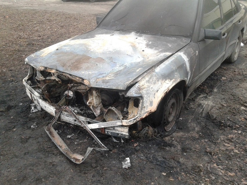 Spalony samochód na ul. Chrobrego w Gdańsku