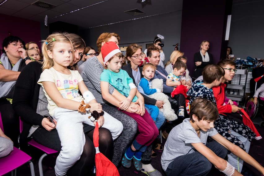 Świąteczne występy w Wojewódzkim Szpitalu Dziecięcym